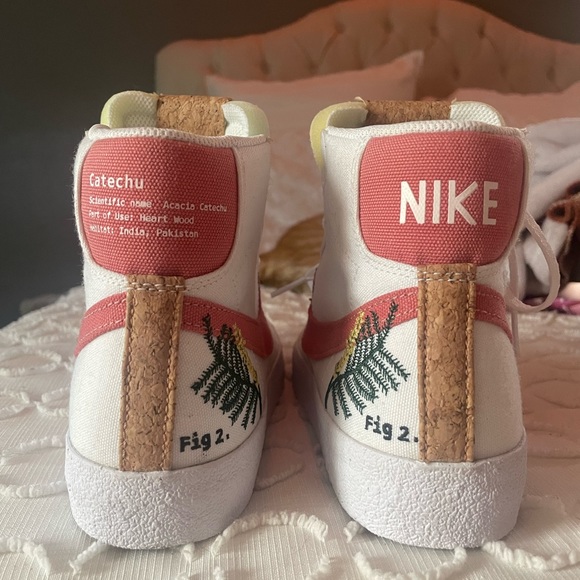 Woman’s Nike Blazer 77 Catechu - Picture 2 of 5